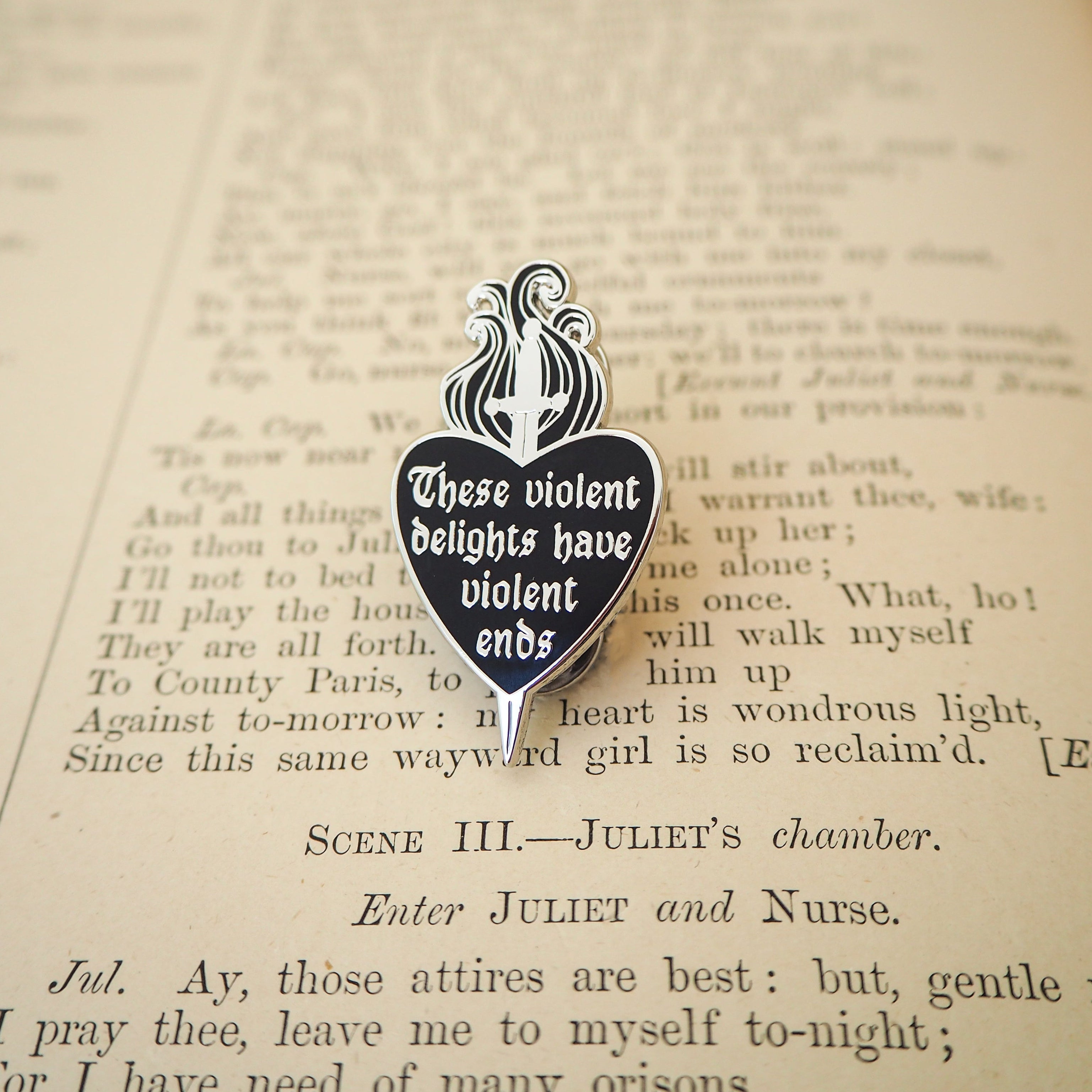 Romeo & Juliet Enamel Pin - Shakespeare's Tragedies Collection