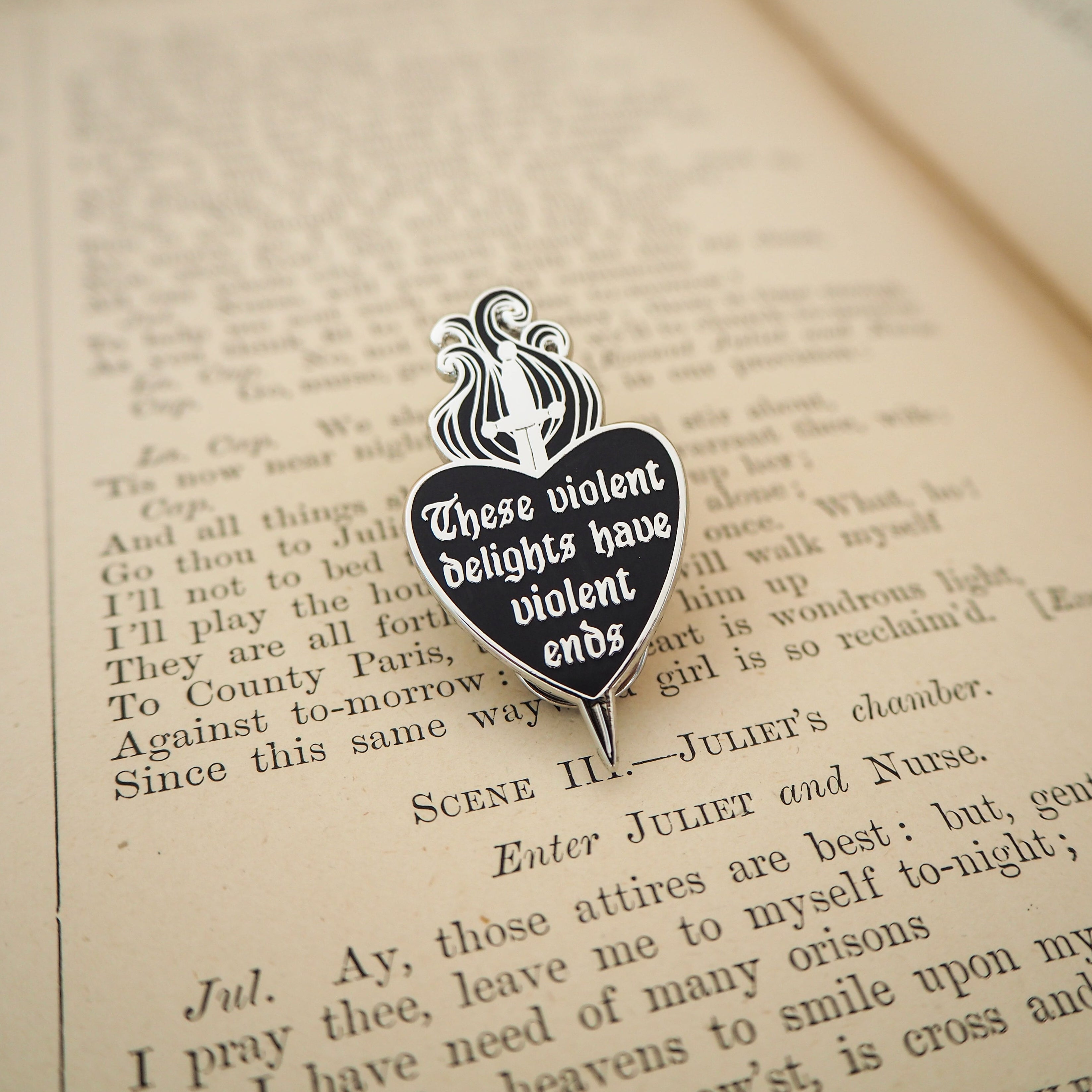 Romeo & Juliet Enamel Pin - Shakespeare's Tragedies Collection